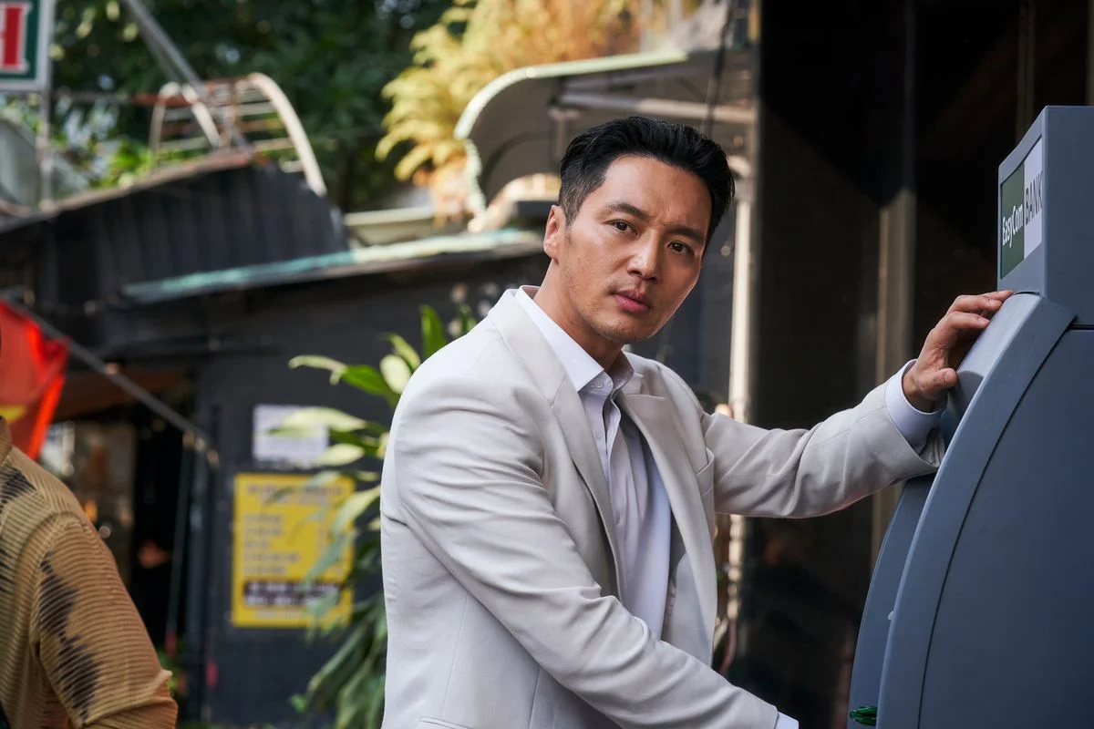 Byun Yo Han's 'Tazza 4' Passes Predecessor on Revenue in Sixth Week as 2 Million Milestone Holds cover