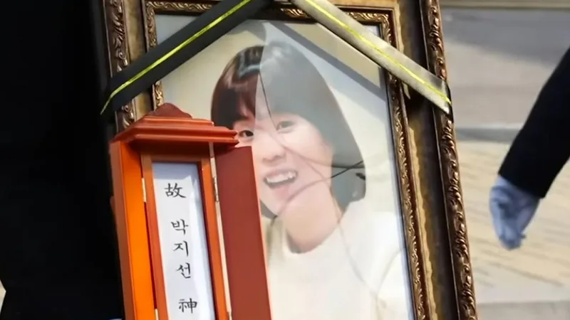 Comedian Jang Hyo-in Recalls Heart-Stopping Moment Late Park Ji-sun's Father Read Her Message cover