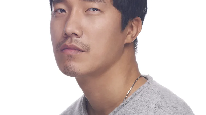Hong Gi-jun Joins Kim Sung-kyu and Kwak Sun-young in Stage Play 'Open The Door' While Filming SBS Drama 'Full Count' cover