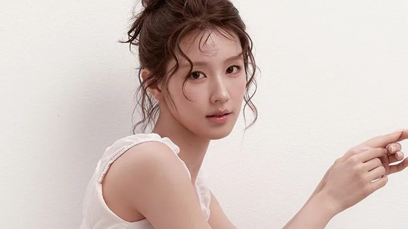 i-dle's Miyeon Unveils 'Chameleon Charm' in New Profile Photos Following Medical Law Complaint Over Health Checkup Video cover