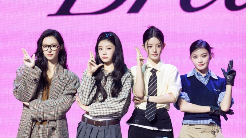 ILLIT's 'BREAK EVEN' Tops Hanteo Daily Chart with Record 382,991 First-Day Sales cover