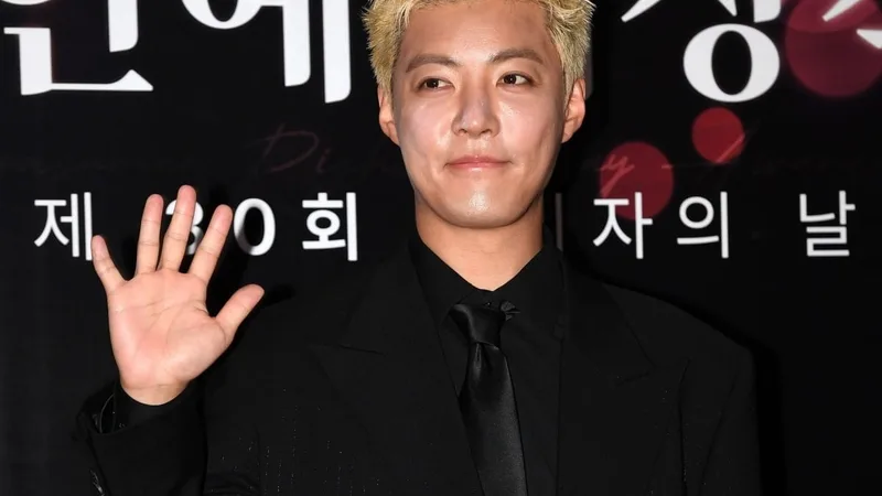 Kangnam Confirmed as MC for New Deal-Commerce Web Variety Show 'Kkakajo' Premiering October 19 cover