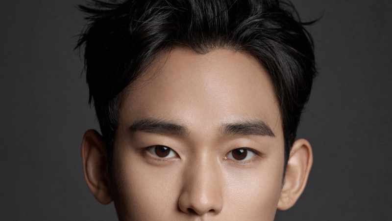 Kim Soo-hyun's Agency Says Accomplices Including Late Kim Sae-ron's Mother Referred to Prosecution cover