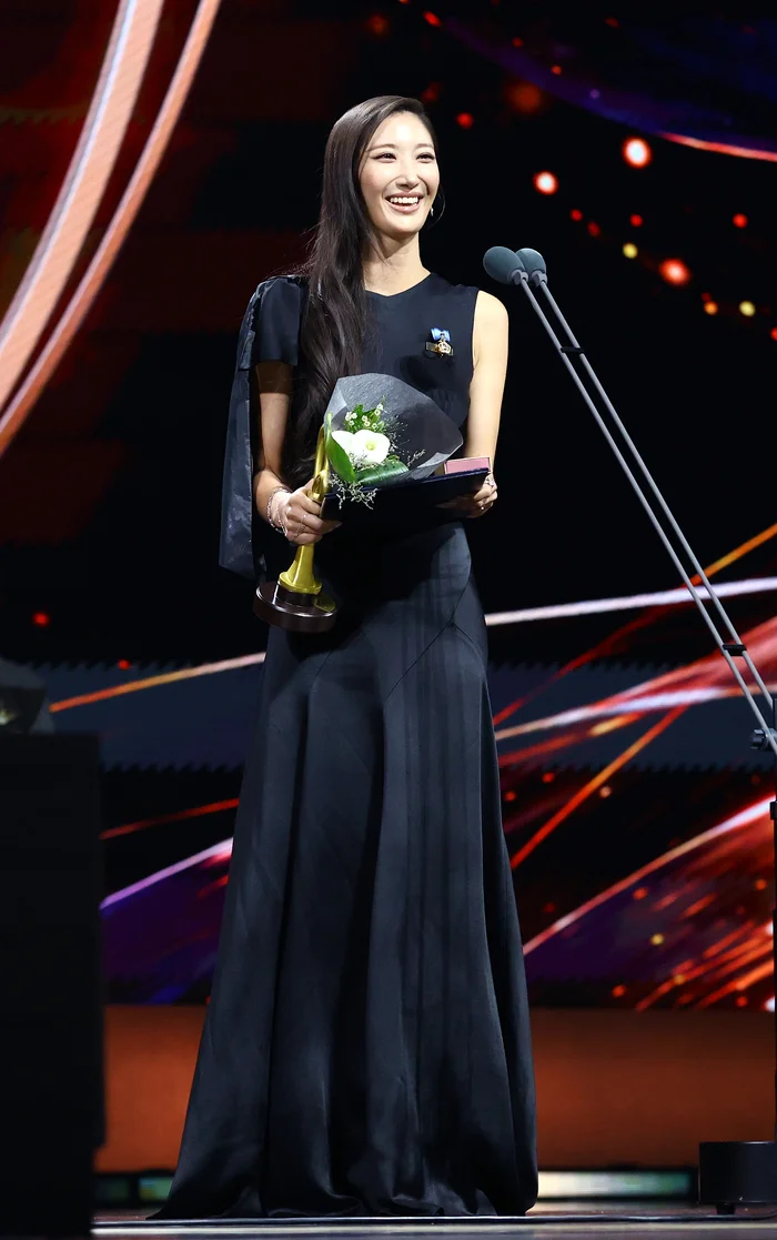 KPop Demon Hunters Star EJAE Receives Prime Minister's Commendation at Korea Popular Culture and Arts Awards cover