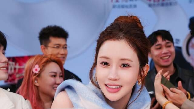 Lee Da-hae Joins Dandan's Singles' Day Livestream in China, Pulls in 20 Billion Won in Sales in Two Hours While Pregnant cover