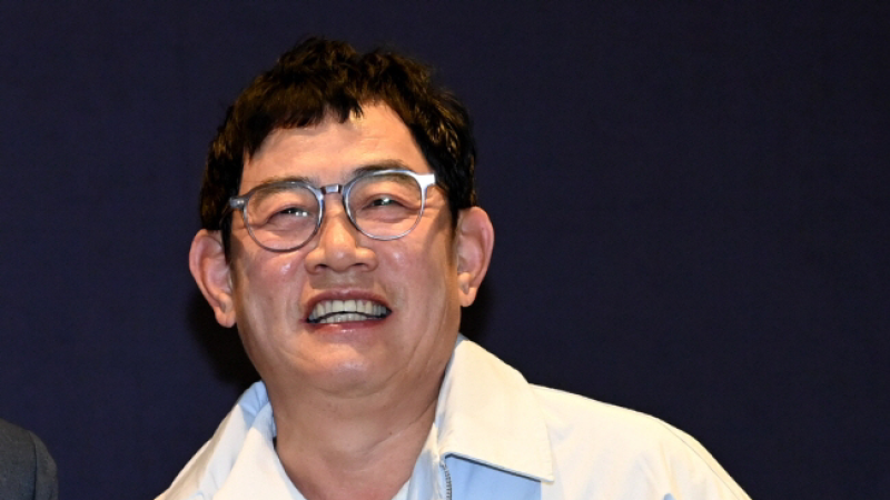 Lee Kyung-kyu Denies Stroke Rumors and Reveals Ongoing Panic Disorder Treatment on EBS Documentary cover