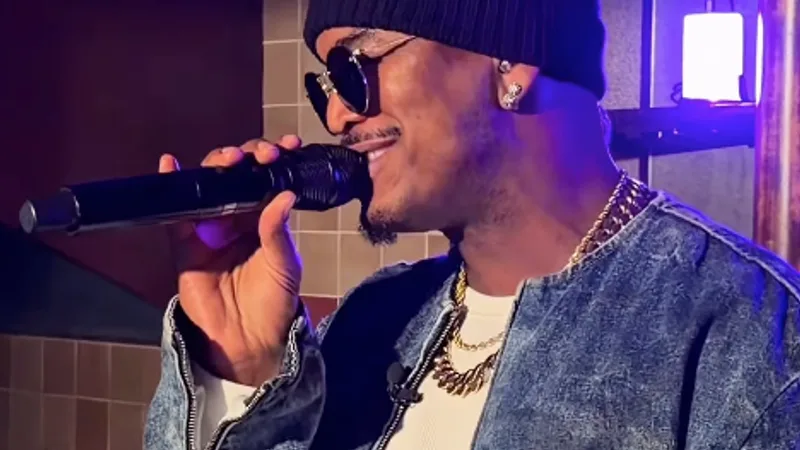 Ne-Yo Surprises Seoul Bar Crowd with Impromptu 'So Sick' Performance in Yongsan cover