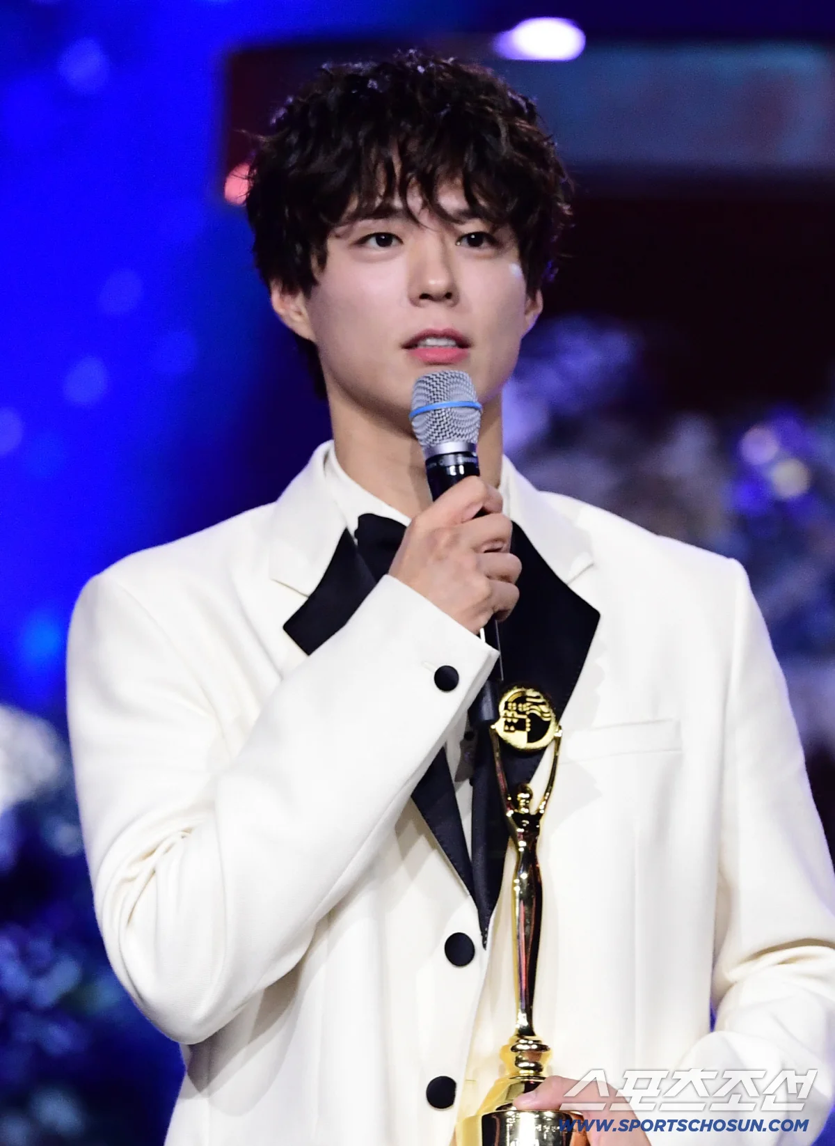 Park Bo Gum to Host Both Nights of 2026 MAMA Awards as Guide for Interstellar Concept cover