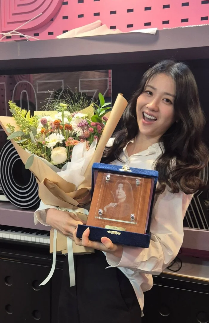 Park Ha-sun Bids Farewell to 'Park Ha-sun's Cine Town' After Six Years as Radio DJ cover