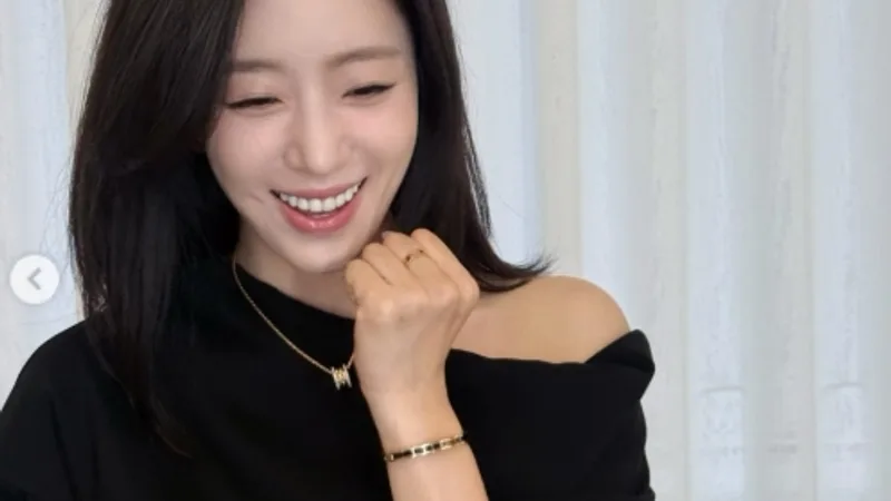 T-ara's Ham Eun-jung Stuns in Elegant All-Black Wedding Guest Look One Year After Marriage cover