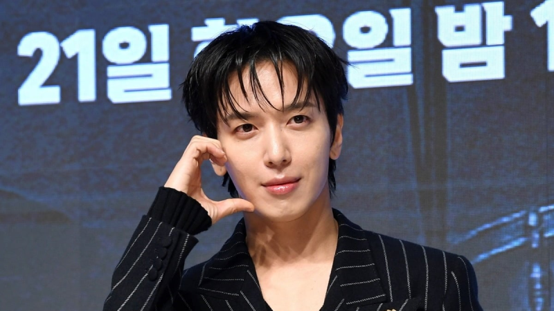 Watch: Jung Yong Hwa Refuses Kiss Scenes in 'Oh! My Guard' First Trailer with Hong Seung Hee cover