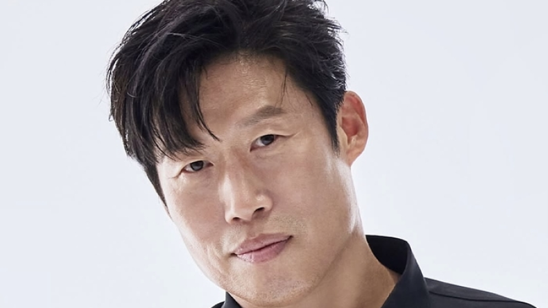 Yoo Hae-Jin Ends Police Protection at Own Request Amid 'Special Treatment' Debate Over 'Assassin(s)' cover